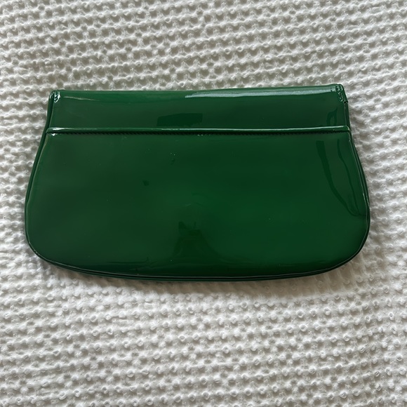 Tory Burch patent logo clutch - OPEN TO OFFERS ✅ - Picture 3 of 6